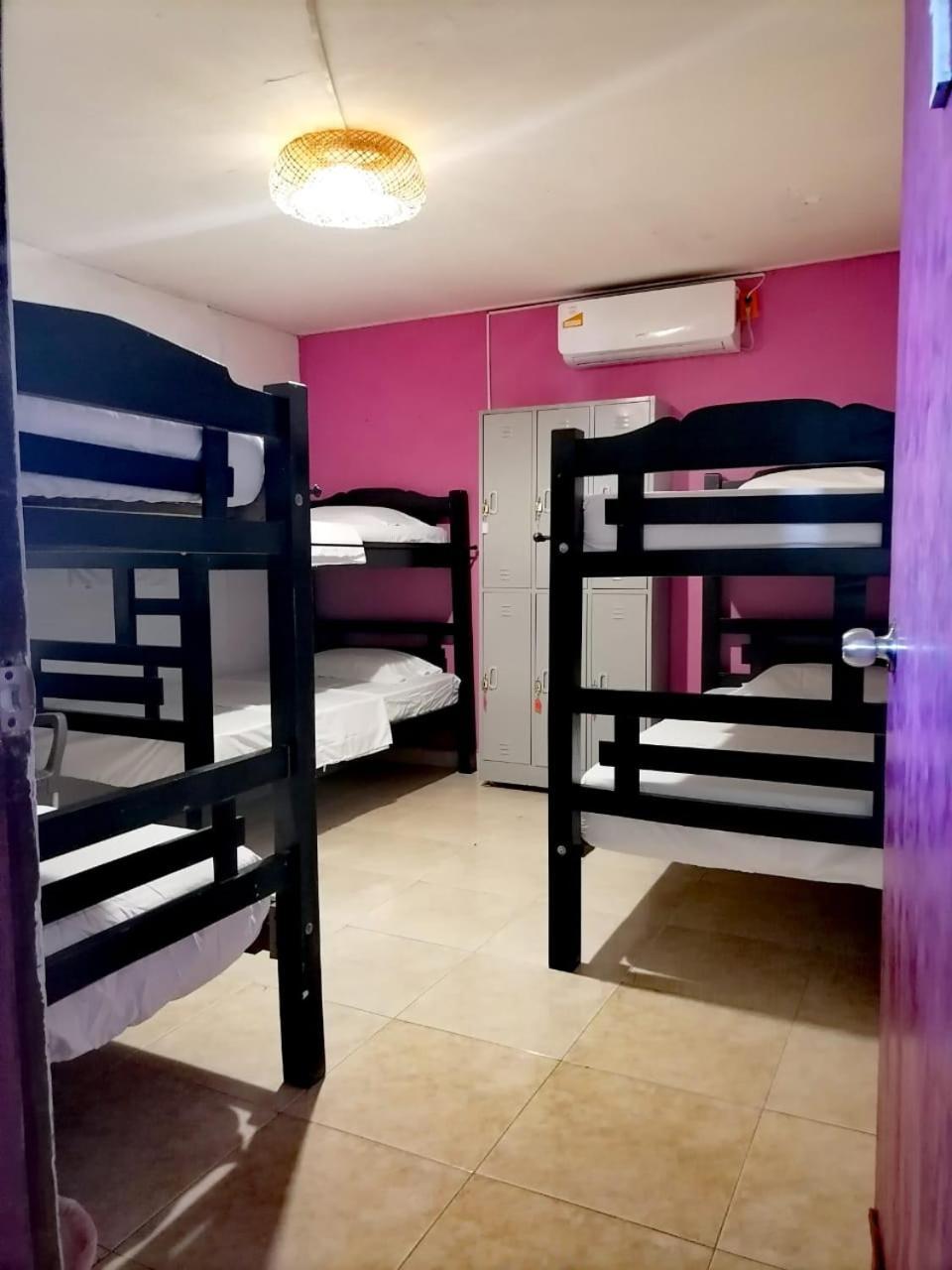Hostel Shalom Adonai Cartagena Exterior photo